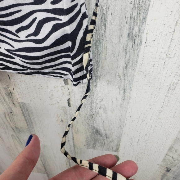 B scrubs black and white zebra print scrub top women's size medium - Picture 4 of 10